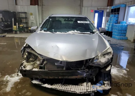 2015 Toyota Corolla Base z USA, uszkodzony, nr VIN 5YFBURHE0FP327143